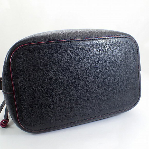 Louis Vuitton Leather LockMe Bucket Shoulder Bag Black - Picture 6 of 10